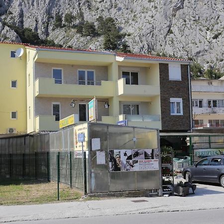 Apartments With A Parking Space Omis - 10362 Bagian luar foto