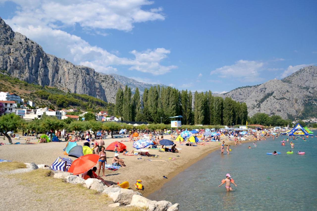 Apartments With A Parking Space Omis - 10362 Bagian luar foto