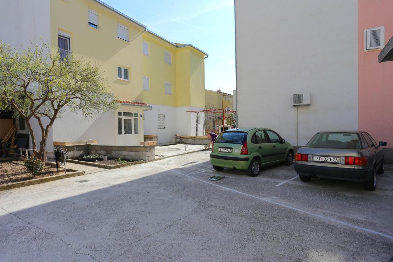 Apartments With A Parking Space Omis - 10362 Bagian luar foto