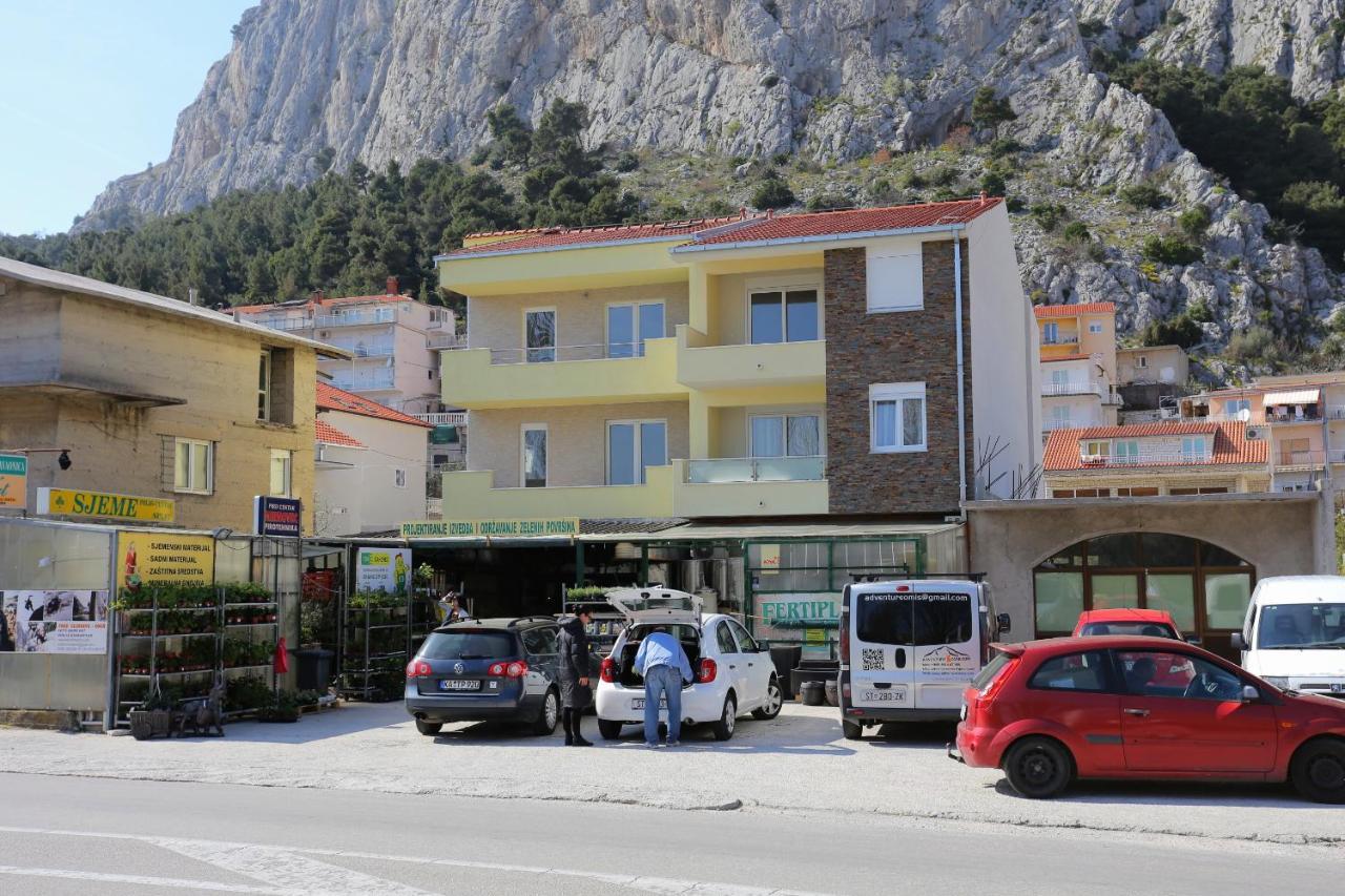 Apartments With A Parking Space Omis - 10362 Bagian luar foto