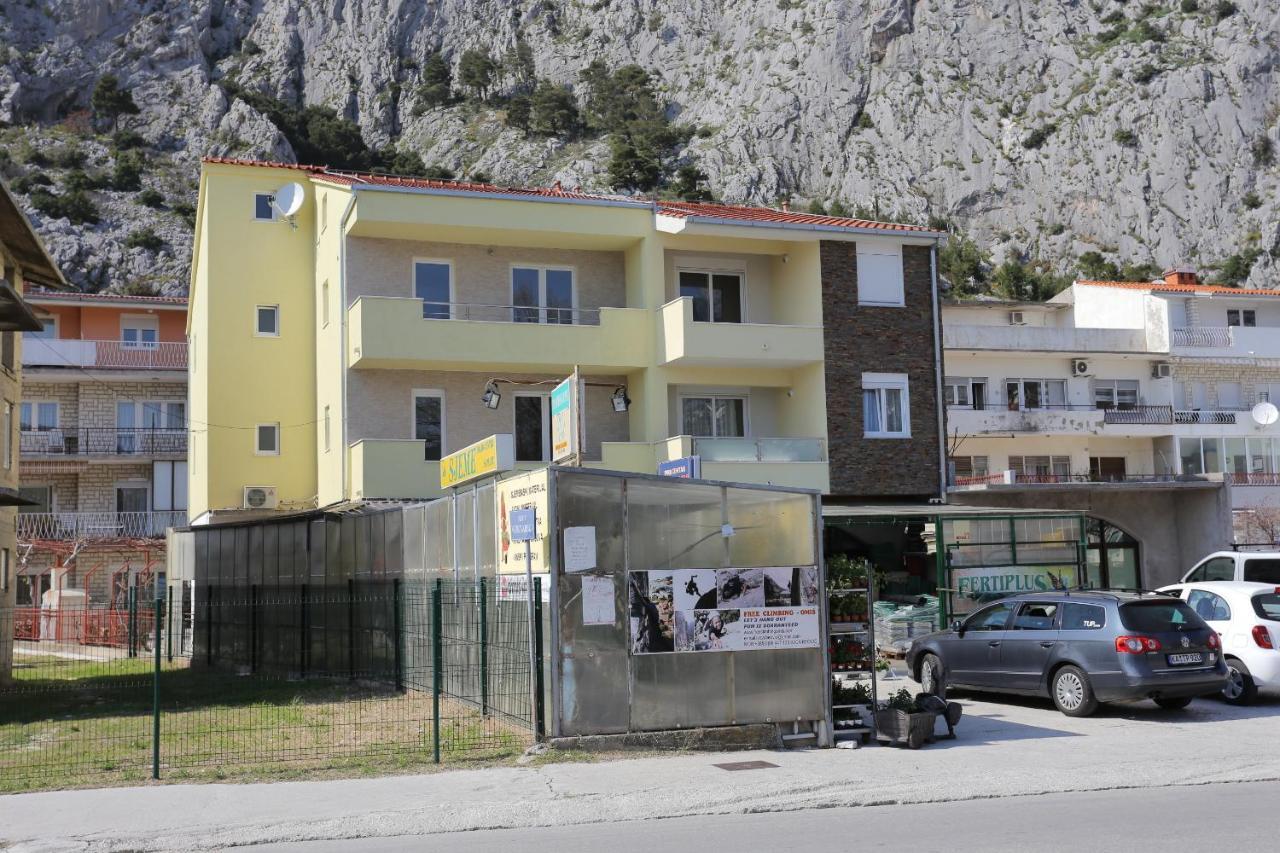 Apartments With A Parking Space Omis - 10362 Bagian luar foto