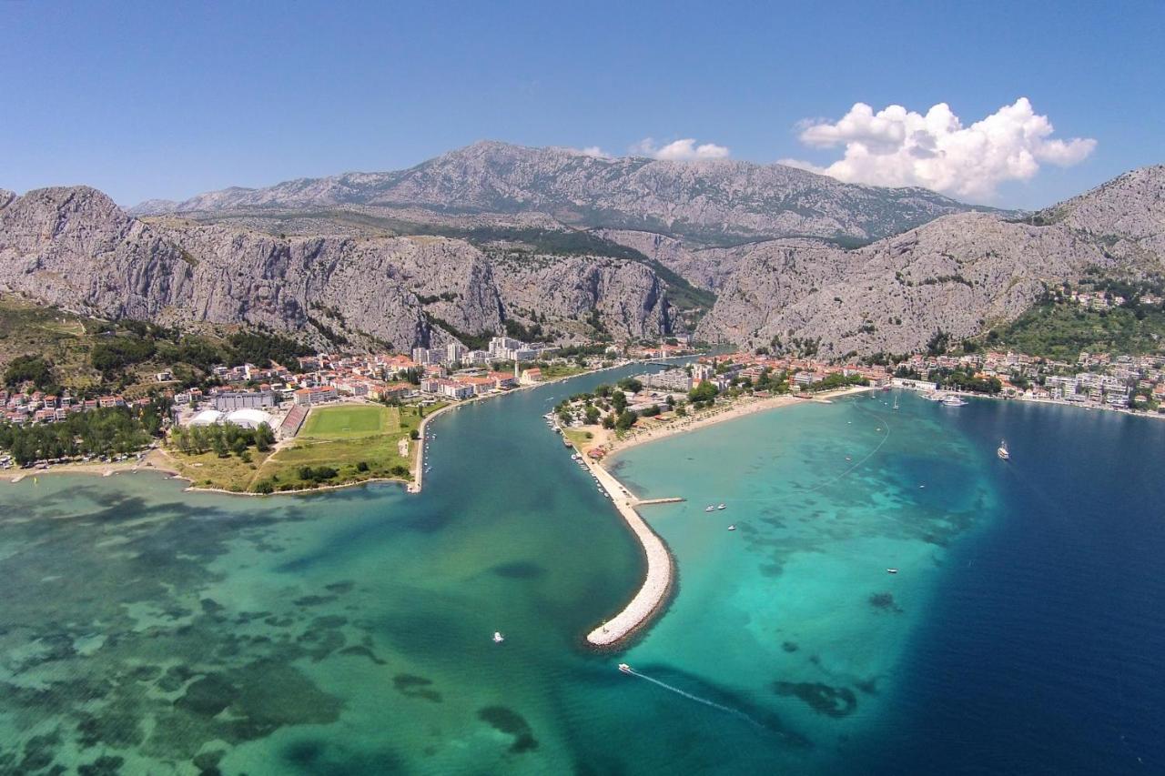 Apartments With A Parking Space Omis - 10362 Bagian luar foto