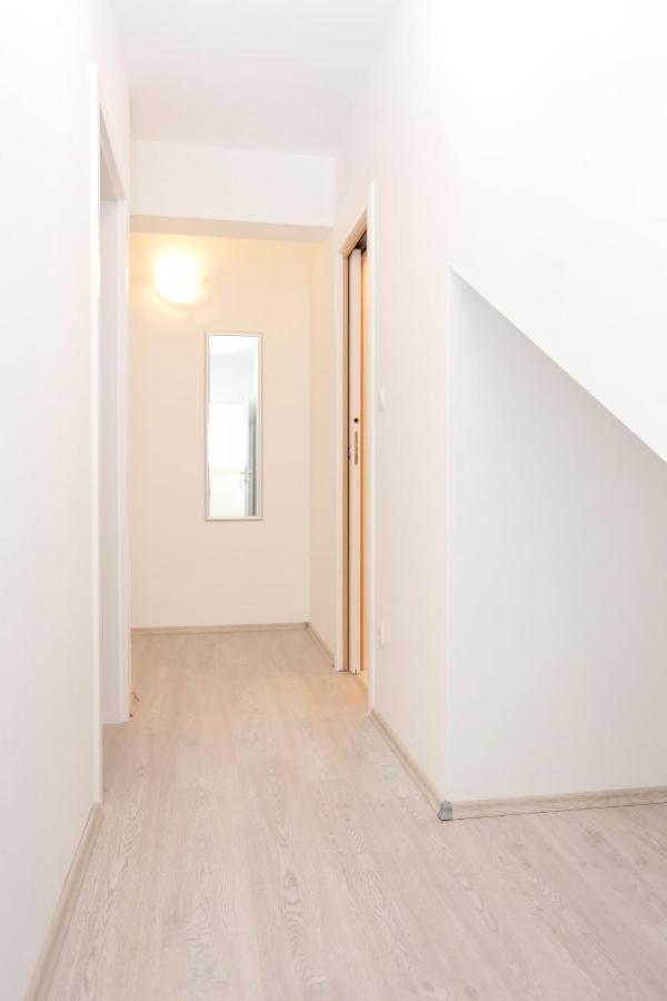 Apartments With A Parking Space Omis - 10362 Bagian luar foto
